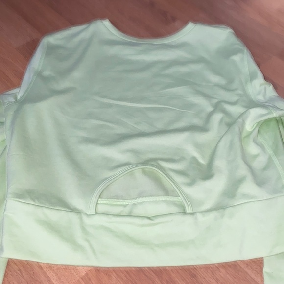 Old navy crop sweatshirt - Picture 2 of 2